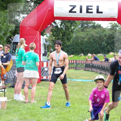 21.06.2026 - 29. Vierlanden-Triathlon Andreas Tolksdorf http://msf.ph/oto/9913559 21.06.2026 11:09:20 Ziel  meine-sportfotos.de