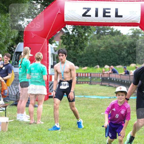 21.06.2026 - 29. Vierlanden-Triathlon Andreas Tolksdorf http://msf.ph/oto/9913561 21.06.2026 11:09:20 Ziel  meine-sportfotos.de