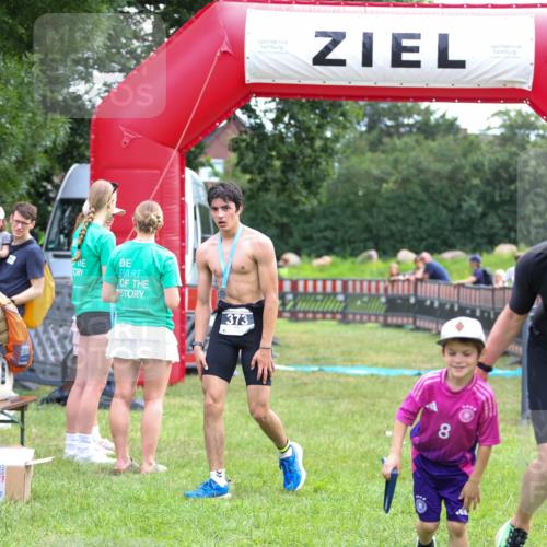 21.06.2026 - 29. Vierlanden-Triathlon Andreas Tolksdorf http://msf.ph/oto/9913562 21.06.2026 11:09:20 Ziel  meine-sportfotos.de