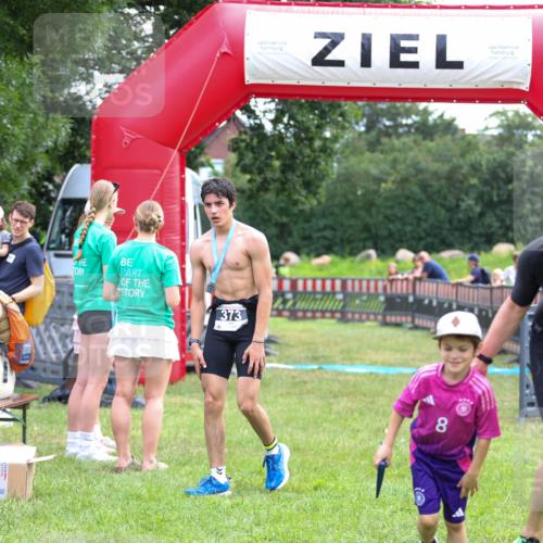 21.06.2026 - 29. Vierlanden-Triathlon Andreas Tolksdorf http://msf.ph/oto/9913563 21.06.2026 11:09:20 Ziel  meine-sportfotos.de