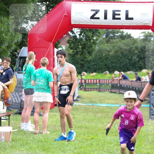 21.06.2026 - 29. Vierlanden-Triathlon Andreas Tolksdorf http://msf.ph/oto/9913564 21.06.2026 11:09:20 Ziel  meine-sportfotos.de