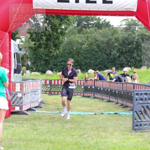 21.06.2026 - 29. Vierlanden-Triathlon Andreas Tolksdorf http://msf.ph/oto/9913565 21.06.2026 11:09:33 Ziel 350 meine-sportfotos.de