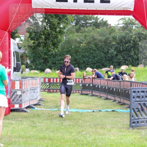 21.06.2026 - 29. Vierlanden-Triathlon Andreas Tolksdorf http://msf.ph/oto/9913567 21.06.2026 11:09:33 Ziel 350 meine-sportfotos.de