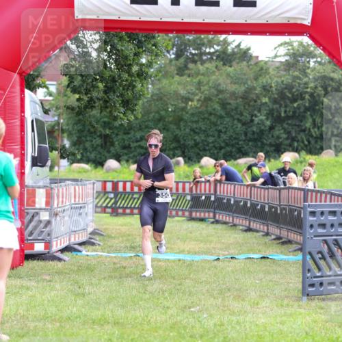 21.06.2026 - 29. Vierlanden-Triathlon Andreas Tolksdorf http://msf.ph/oto/9913569 21.06.2026 11:09:33 Ziel 350 meine-sportfotos.de