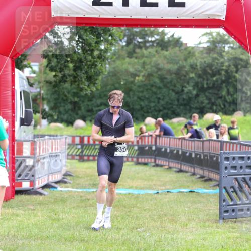 21.06.2026 - 29. Vierlanden-Triathlon Andreas Tolksdorf http://msf.ph/oto/9913577 21.06.2026 11:09:34 Ziel 350 meine-sportfotos.de