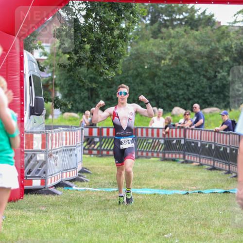 21.06.2026 - 29. Vierlanden-Triathlon Andreas Tolksdorf http://msf.ph/oto/9913588 21.06.2026 11:10:18 Ziel  meine-sportfotos.de