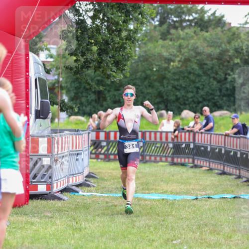 21.06.2026 - 29. Vierlanden-Triathlon Andreas Tolksdorf http://msf.ph/oto/9913590 21.06.2026 11:10:18 Ziel  meine-sportfotos.de