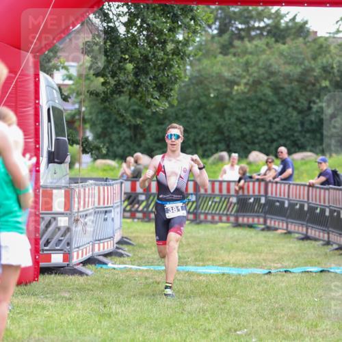 21.06.2026 - 29. Vierlanden-Triathlon Andreas Tolksdorf http://msf.ph/oto/9913592 21.06.2026 11:10:18 Ziel  meine-sportfotos.de