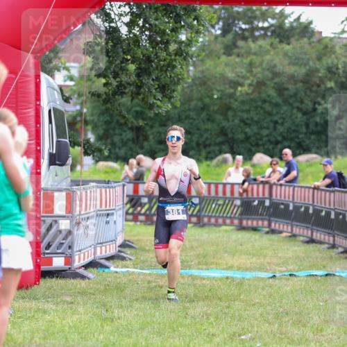 21.06.2026 - 29. Vierlanden-Triathlon Andreas Tolksdorf http://msf.ph/oto/9913593 21.06.2026 11:10:18 Ziel  meine-sportfotos.de