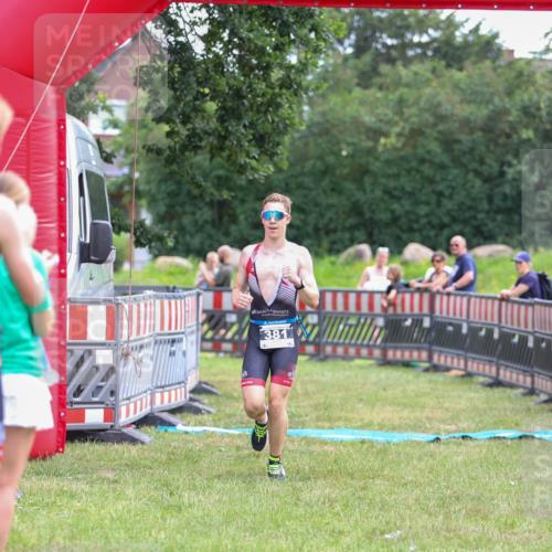21.06.2026 - 29. Vierlanden-Triathlon Andreas Tolksdorf http://msf.ph/oto/9913594 21.06.2026 11:10:18 Ziel  meine-sportfotos.de