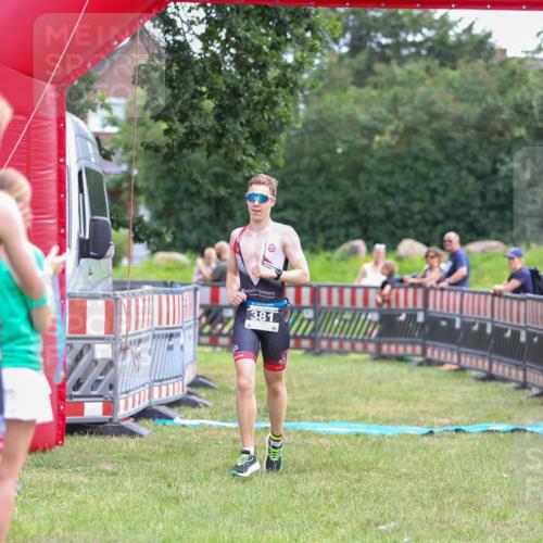 21.06.2026 - 29. Vierlanden-Triathlon Andreas Tolksdorf http://msf.ph/oto/9913596 21.06.2026 11:10:18 Ziel  meine-sportfotos.de