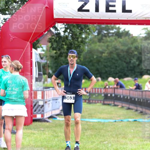 21.06.2026 - 29. Vierlanden-Triathlon Andreas Tolksdorf http://msf.ph/oto/9913601 21.06.2026 11:10:38 Ziel  meine-sportfotos.de