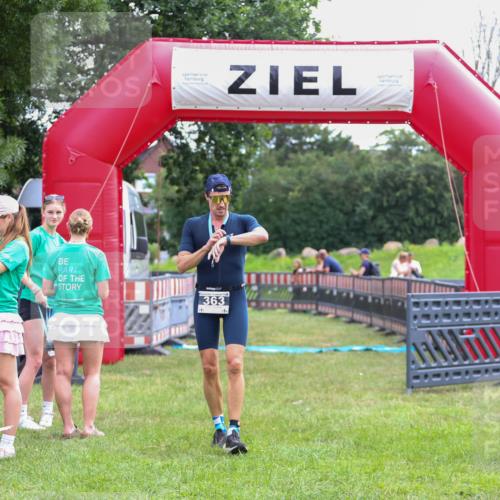 21.06.2026 - 29. Vierlanden-Triathlon Andreas Tolksdorf http://msf.ph/oto/9913610 21.06.2026 11:10:39 Ziel  meine-sportfotos.de