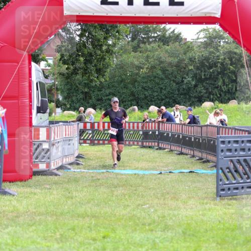 21.06.2026 - 29. Vierlanden-Triathlon Andreas Tolksdorf http://msf.ph/oto/9913614 21.06.2026 11:10:58 Ziel 219, 354, 424 meine-sportfotos.de