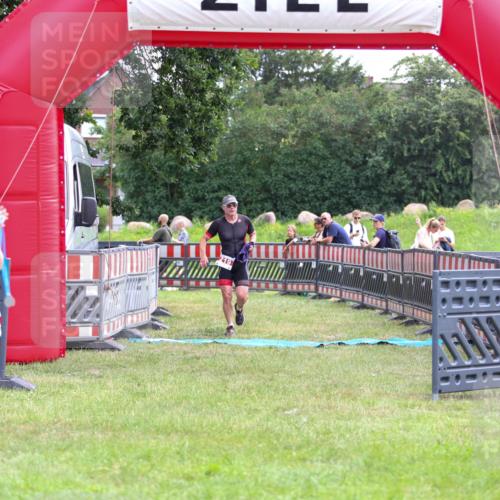 21.06.2026 - 29. Vierlanden-Triathlon Andreas Tolksdorf http://msf.ph/oto/9913615 21.06.2026 11:10:58 Ziel 219, 354, 424 meine-sportfotos.de
