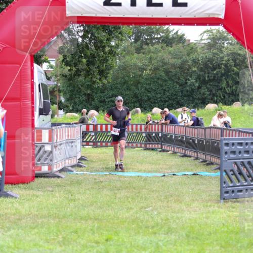 21.06.2026 - 29. Vierlanden-Triathlon Andreas Tolksdorf http://msf.ph/oto/9913617 21.06.2026 11:10:58 Ziel 219, 354, 424 meine-sportfotos.de