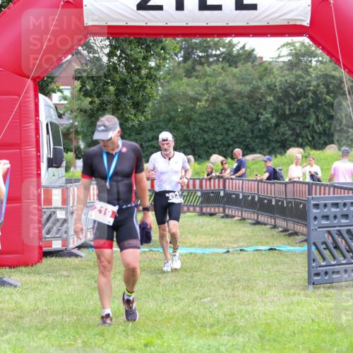 21.06.2026 - 29. Vierlanden-Triathlon Andreas Tolksdorf http://msf.ph/oto/9913632 21.06.2026 11:11:08 Ziel 354, 424 meine-sportfotos.de