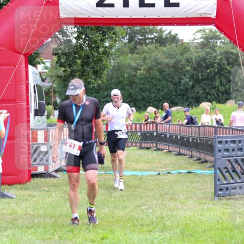 21.06.2026 - 29. Vierlanden-Triathlon Andreas Tolksdorf http://msf.ph/oto/9913633 21.06.2026 11:11:08 Ziel 354, 424 meine-sportfotos.de