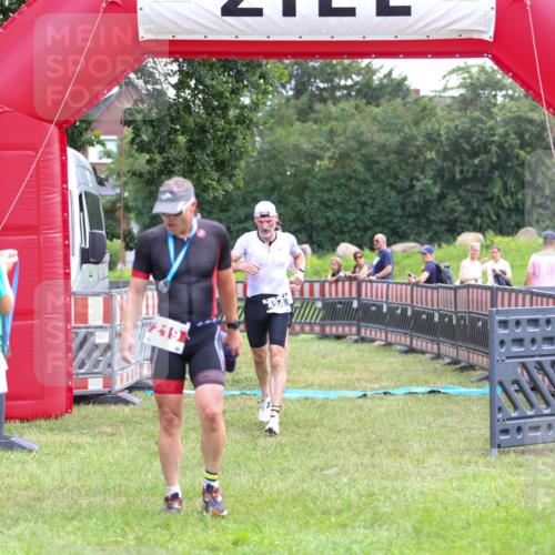 21.06.2026 - 29. Vierlanden-Triathlon Andreas Tolksdorf http://msf.ph/oto/9913634 21.06.2026 11:11:08 Ziel 354, 424 meine-sportfotos.de
