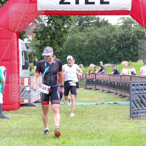 21.06.2026 - 29. Vierlanden-Triathlon Andreas Tolksdorf http://msf.ph/oto/9913636 21.06.2026 11:11:08 Ziel 354, 424 meine-sportfotos.de