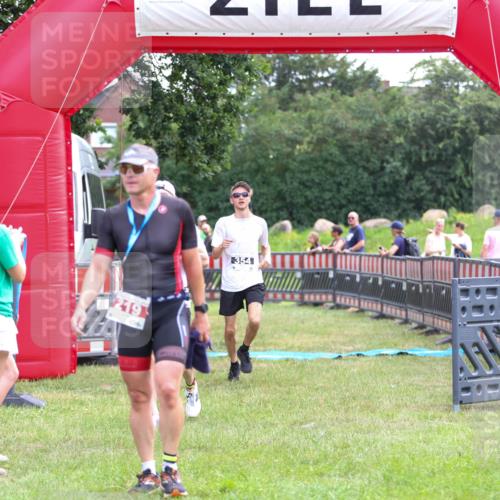 21.06.2026 - 29. Vierlanden-Triathlon Andreas Tolksdorf http://msf.ph/oto/9913639 21.06.2026 11:11:10 Ziel 354, 424 meine-sportfotos.de
