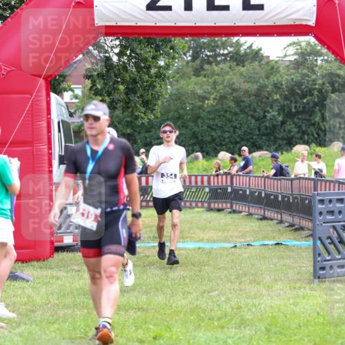 21.06.2026 - 29. Vierlanden-Triathlon Andreas Tolksdorf http://msf.ph/oto/9913640 21.06.2026 11:11:10 Ziel 354, 424 meine-sportfotos.de