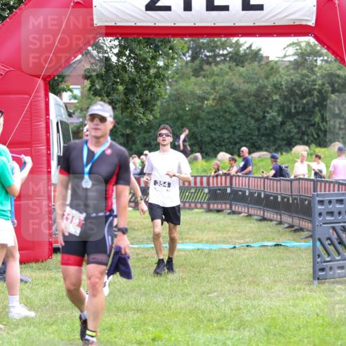 21.06.2026 - 29. Vierlanden-Triathlon Andreas Tolksdorf http://msf.ph/oto/9913645 21.06.2026 11:11:10 Ziel 354, 424 meine-sportfotos.de