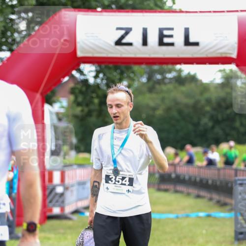 21.06.2026 - 29. Vierlanden-Triathlon Andreas Tolksdorf http://msf.ph/oto/9913651 21.06.2026 11:11:22 Ziel  meine-sportfotos.de