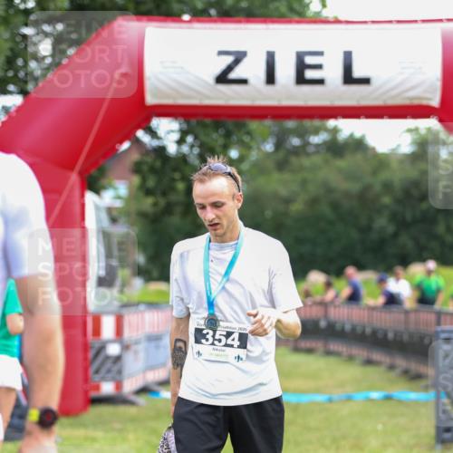 21.06.2026 - 29. Vierlanden-Triathlon Andreas Tolksdorf http://msf.ph/oto/9913652 21.06.2026 11:11:22 Ziel  meine-sportfotos.de