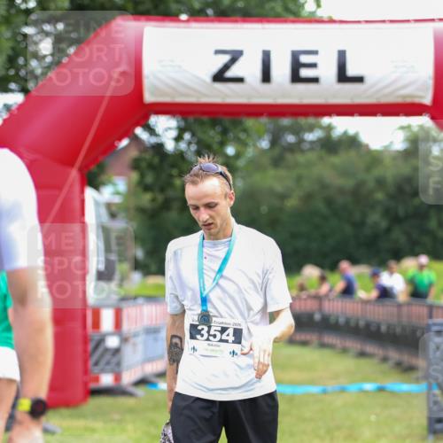 21.06.2026 - 29. Vierlanden-Triathlon Andreas Tolksdorf http://msf.ph/oto/9913653 21.06.2026 11:11:22 Ziel  meine-sportfotos.de
