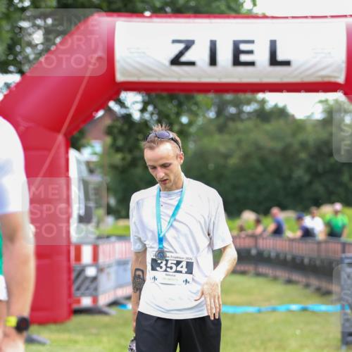 21.06.2026 - 29. Vierlanden-Triathlon Andreas Tolksdorf http://msf.ph/oto/9913654 21.06.2026 11:11:22 Ziel  meine-sportfotos.de