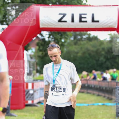 21.06.2026 - 29. Vierlanden-Triathlon Andreas Tolksdorf http://msf.ph/oto/9913655 21.06.2026 11:11:22 Ziel  meine-sportfotos.de