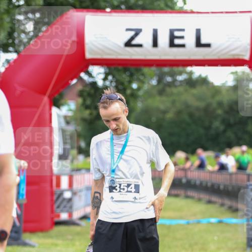 21.06.2026 - 29. Vierlanden-Triathlon Andreas Tolksdorf http://msf.ph/oto/9913656 21.06.2026 11:11:22 Ziel  meine-sportfotos.de