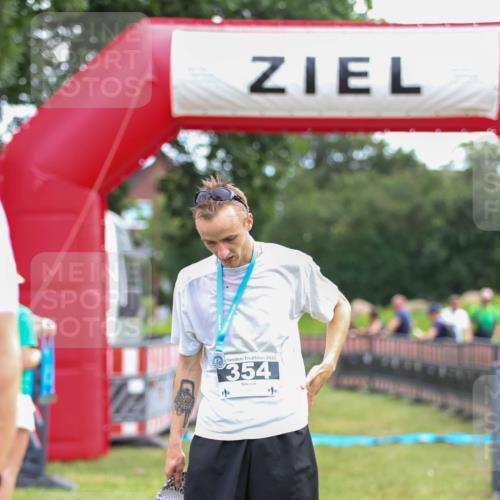 21.06.2026 - 29. Vierlanden-Triathlon Andreas Tolksdorf http://msf.ph/oto/9913657 21.06.2026 11:11:22 Ziel  meine-sportfotos.de