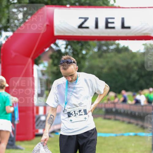 21.06.2026 - 29. Vierlanden-Triathlon Andreas Tolksdorf http://msf.ph/oto/9913660 21.06.2026 11:11:22 Ziel  meine-sportfotos.de