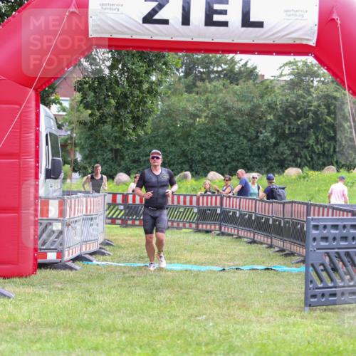 21.06.2026 - 29. Vierlanden-Triathlon Andreas Tolksdorf http://msf.ph/oto/9913663 21.06.2026 11:11:37 Ziel 336, 395 meine-sportfotos.de