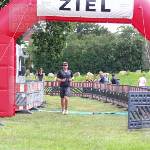 21.06.2026 - 29. Vierlanden-Triathlon Andreas Tolksdorf http://msf.ph/oto/9913664 21.06.2026 11:11:37 Ziel 336, 395 meine-sportfotos.de