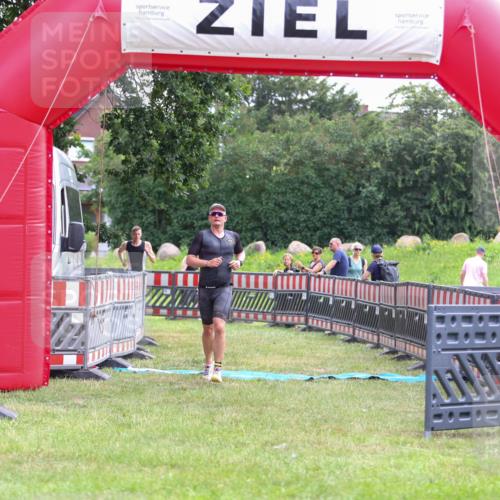 21.06.2026 - 29. Vierlanden-Triathlon Andreas Tolksdorf http://msf.ph/oto/9913665 21.06.2026 11:11:37 Ziel 336, 395 meine-sportfotos.de