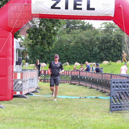21.06.2026 - 29. Vierlanden-Triathlon Andreas Tolksdorf http://msf.ph/oto/9913670 21.06.2026 11:11:37 Ziel 336, 395 meine-sportfotos.de