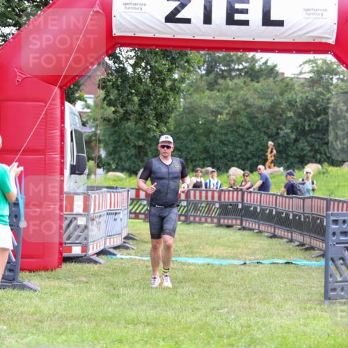 21.06.2026 - 29. Vierlanden-Triathlon Andreas Tolksdorf http://msf.ph/oto/9913673 21.06.2026 11:11:38 Ziel 336, 395 meine-sportfotos.de