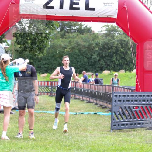 21.06.2026 - 29. Vierlanden-Triathlon Andreas Tolksdorf http://msf.ph/oto/9913689 21.06.2026 11:11:41 Ziel 336, 395 meine-sportfotos.de