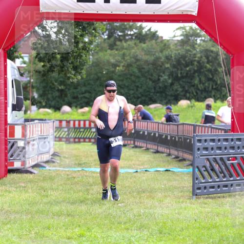 21.06.2026 - 29. Vierlanden-Triathlon Andreas Tolksdorf http://msf.ph/oto/9913699 21.06.2026 11:12:03 Ziel 317 meine-sportfotos.de