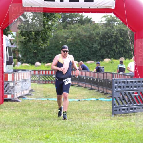 21.06.2026 - 29. Vierlanden-Triathlon Andreas Tolksdorf http://msf.ph/oto/9913700 21.06.2026 11:12:03 Ziel 317 meine-sportfotos.de