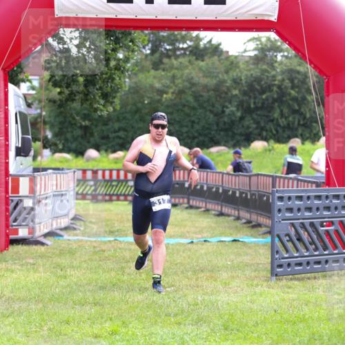21.06.2026 - 29. Vierlanden-Triathlon Andreas Tolksdorf http://msf.ph/oto/9913701 21.06.2026 11:12:03 Ziel 317 meine-sportfotos.de