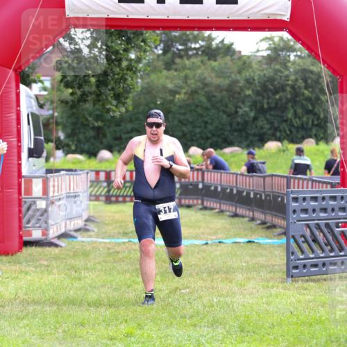 21.06.2026 - 29. Vierlanden-Triathlon Andreas Tolksdorf http://msf.ph/oto/9913706 21.06.2026 11:12:03 Ziel 317 meine-sportfotos.de