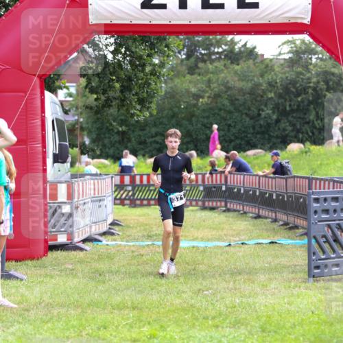 21.06.2026 - 29. Vierlanden-Triathlon Andreas Tolksdorf http://msf.ph/oto/9913707 21.06.2026 11:12:26 Ziel  meine-sportfotos.de
