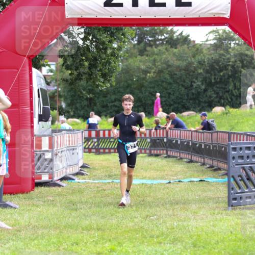 21.06.2026 - 29. Vierlanden-Triathlon Andreas Tolksdorf http://msf.ph/oto/9913708 21.06.2026 11:12:26 Ziel  meine-sportfotos.de