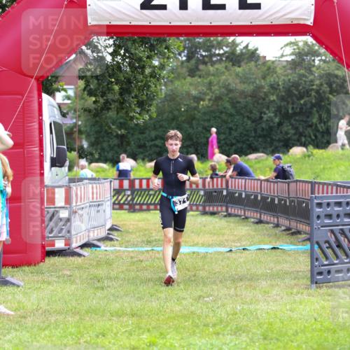 21.06.2026 - 29. Vierlanden-Triathlon Andreas Tolksdorf http://msf.ph/oto/9913709 21.06.2026 11:12:26 Ziel  meine-sportfotos.de