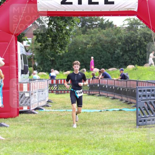 21.06.2026 - 29. Vierlanden-Triathlon Andreas Tolksdorf http://msf.ph/oto/9913711 21.06.2026 11:12:26 Ziel  meine-sportfotos.de