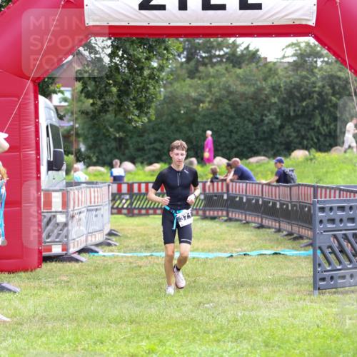 21.06.2026 - 29. Vierlanden-Triathlon Andreas Tolksdorf http://msf.ph/oto/9913713 21.06.2026 11:12:26 Ziel  meine-sportfotos.de